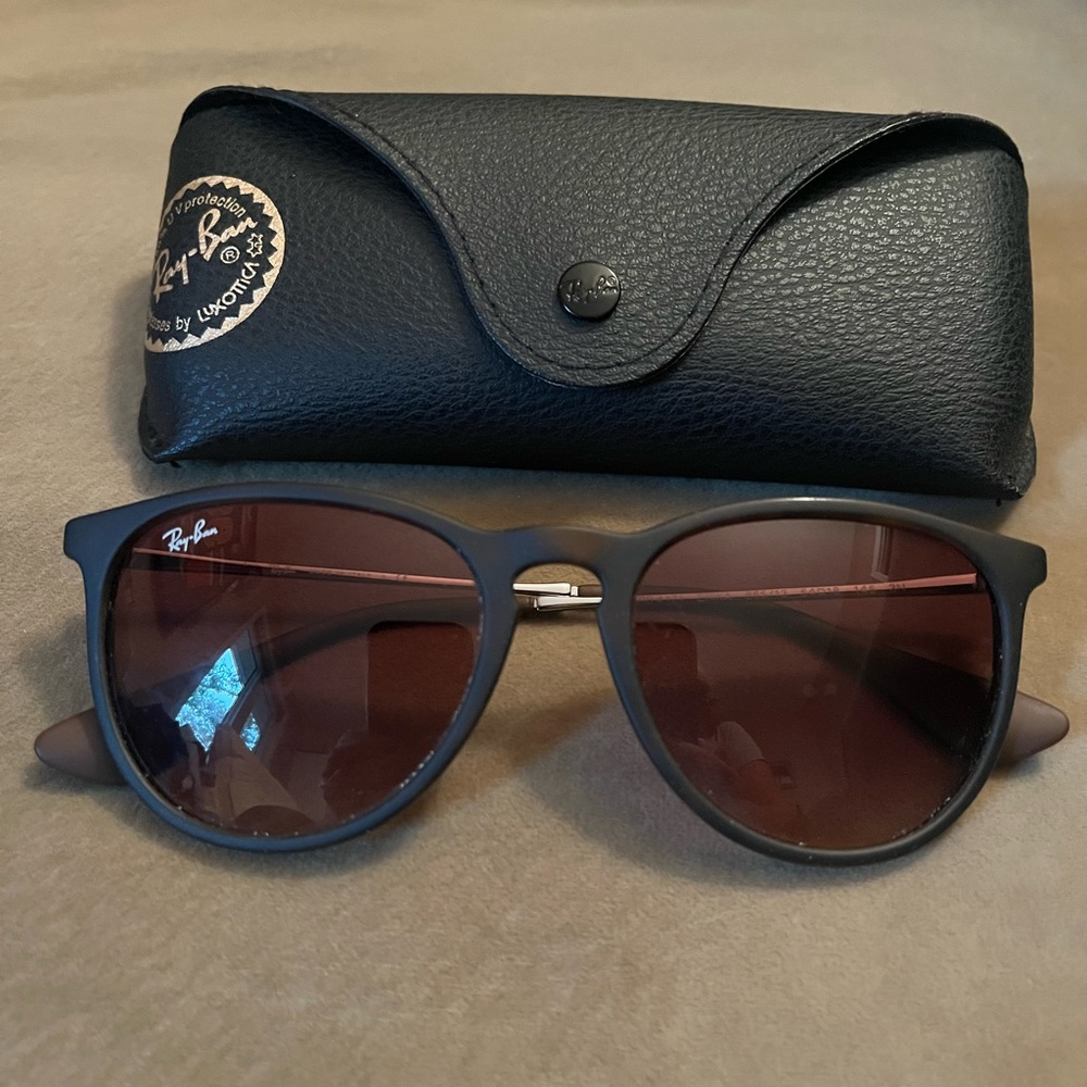 Women’s Ray-Ban Tortoise Frames with Case
